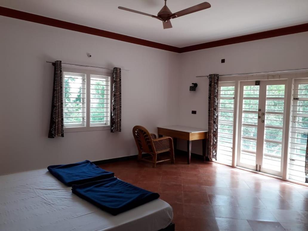 Appartamento Memories Of Malnad Chikmagalūr Esterno foto